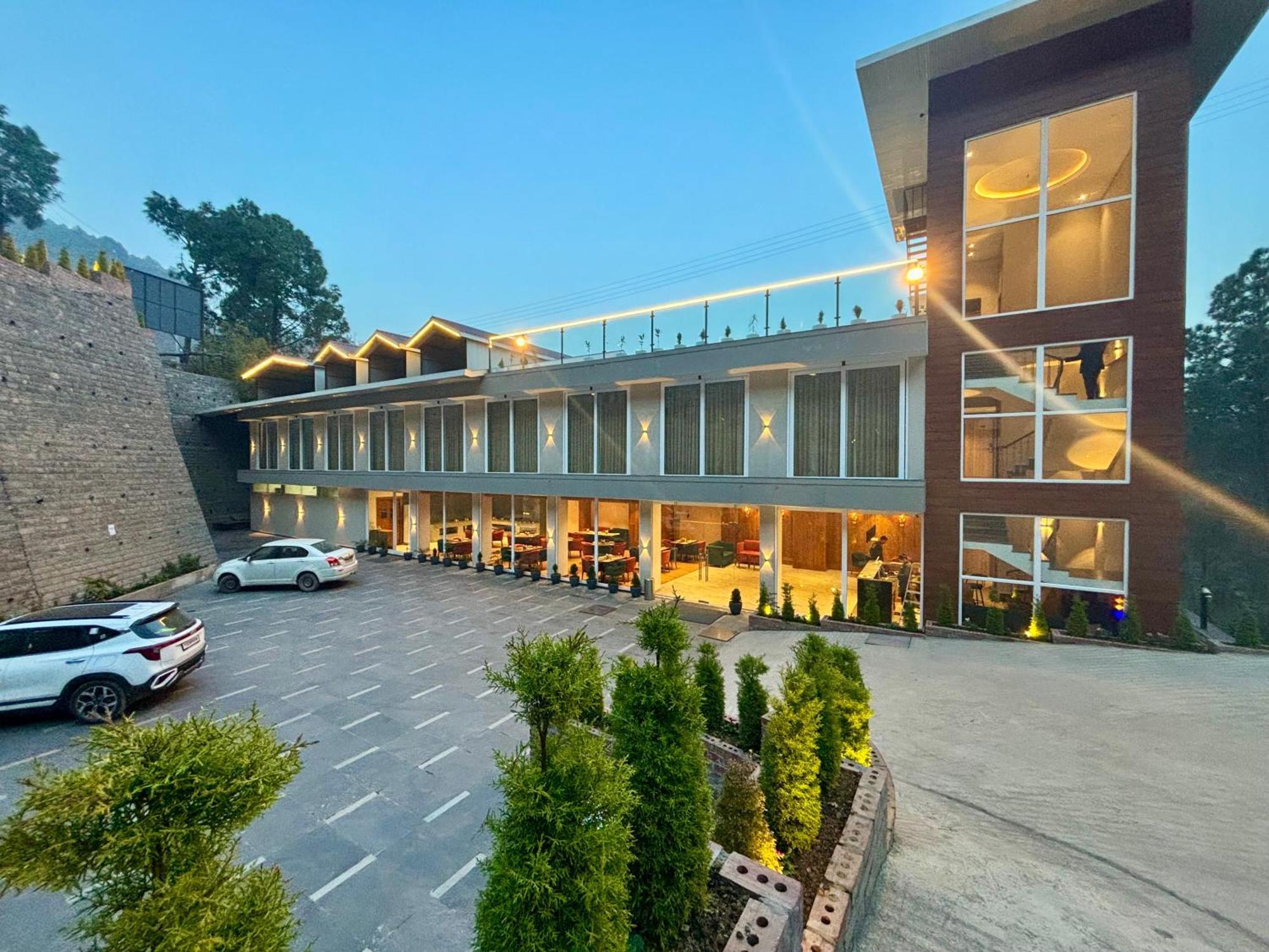 Arnisa Kasauli - A Boutique Hotel Екстериор снимка