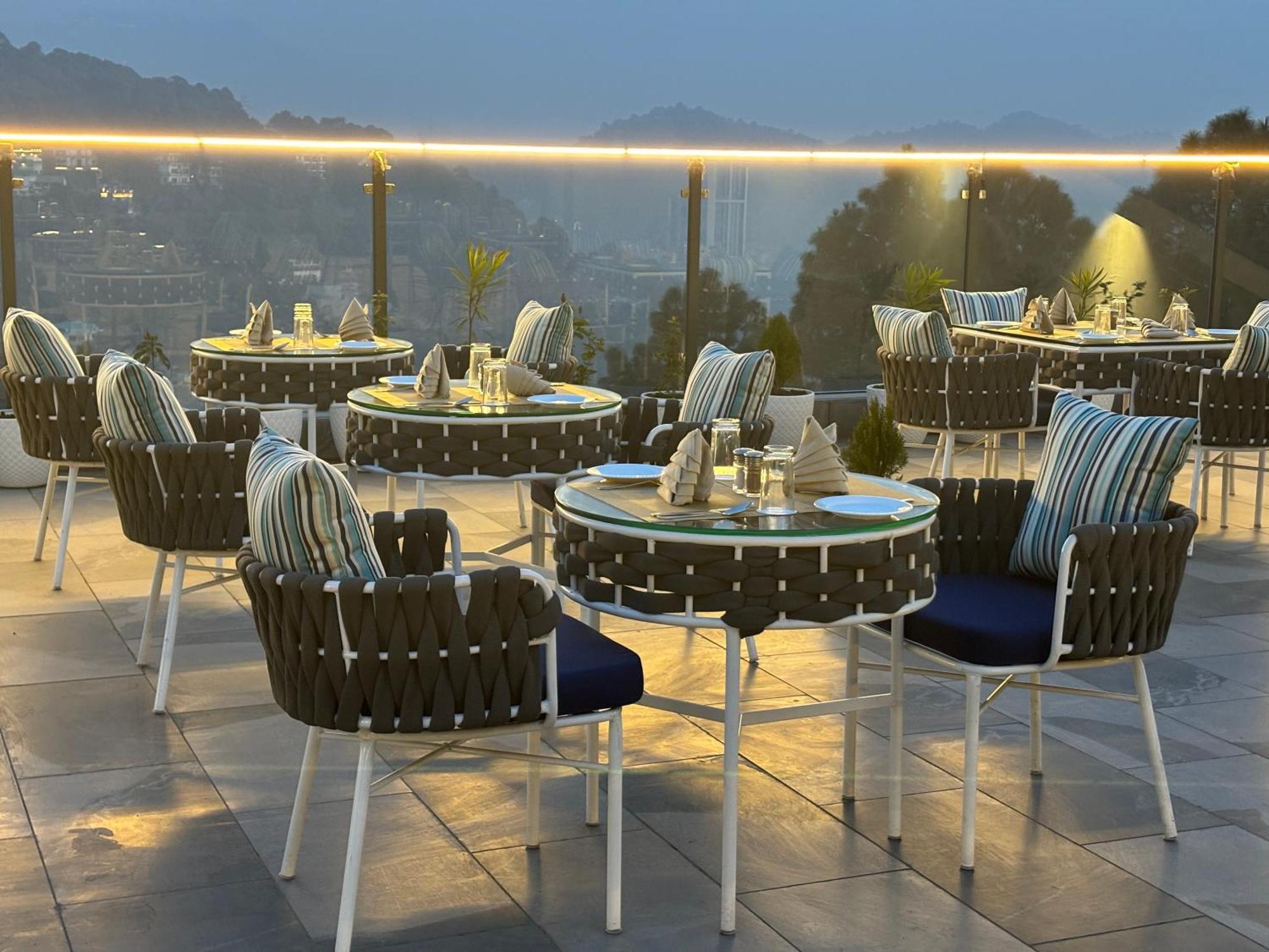 Arnisa Kasauli - A Boutique Hotel Екстериор снимка