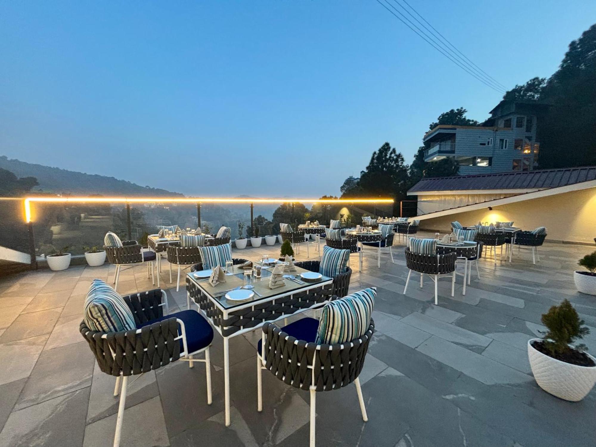 Arnisa Kasauli - A Boutique Hotel Екстериор снимка